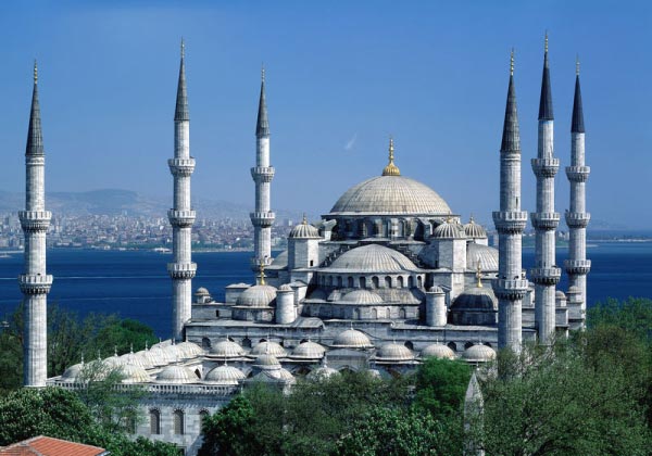 Istanbul: A City Straddling Two Continents, Ostrich Eggs and Medusa on Her Head 19 bluemosque1