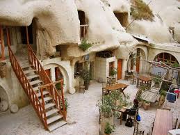 #TRAVEL HACK: 9 Outstanding Reasons You'll Love Staying in a Hostel (#yourewelcome) 7 cave