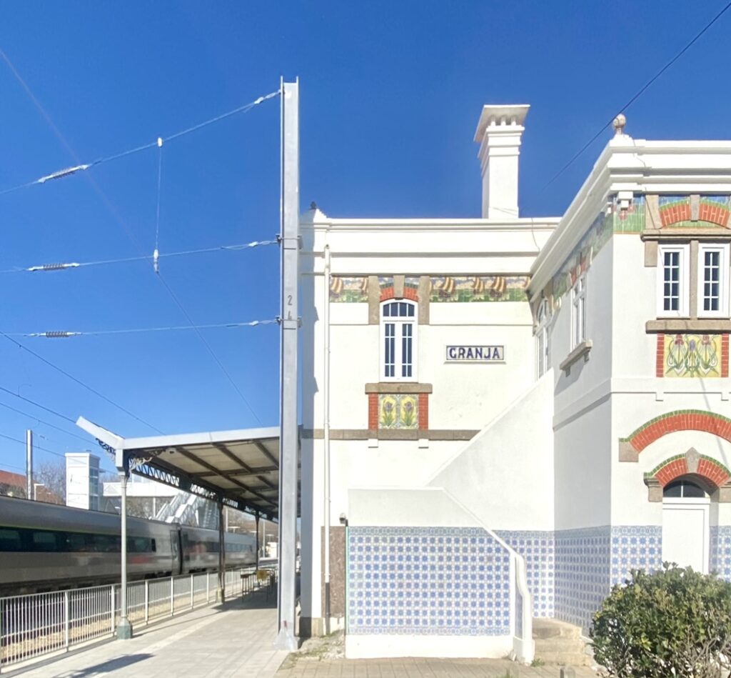 #TRAVEL HACK: HOW TO TAKE A TRAIN LIKE A BOSS – 9 Tips to Ride the Rails Successfully 🚂 4 EAA75517 4BFF 44B6 BFF6 9A37855F1DBC